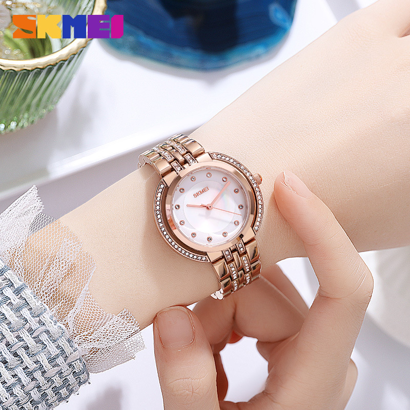 Relógio de Pulso Feminino de Q - Luxury Watch Display avaliação e preço